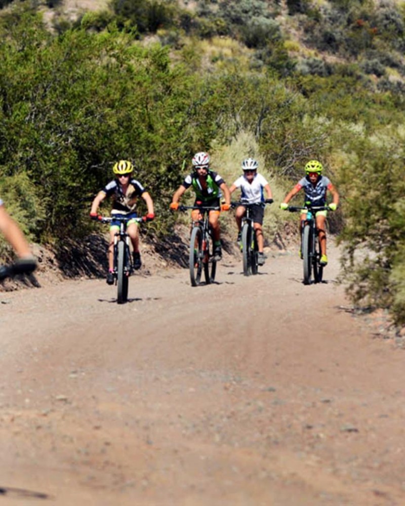 Mountain bike pelas trilhas de Chacras