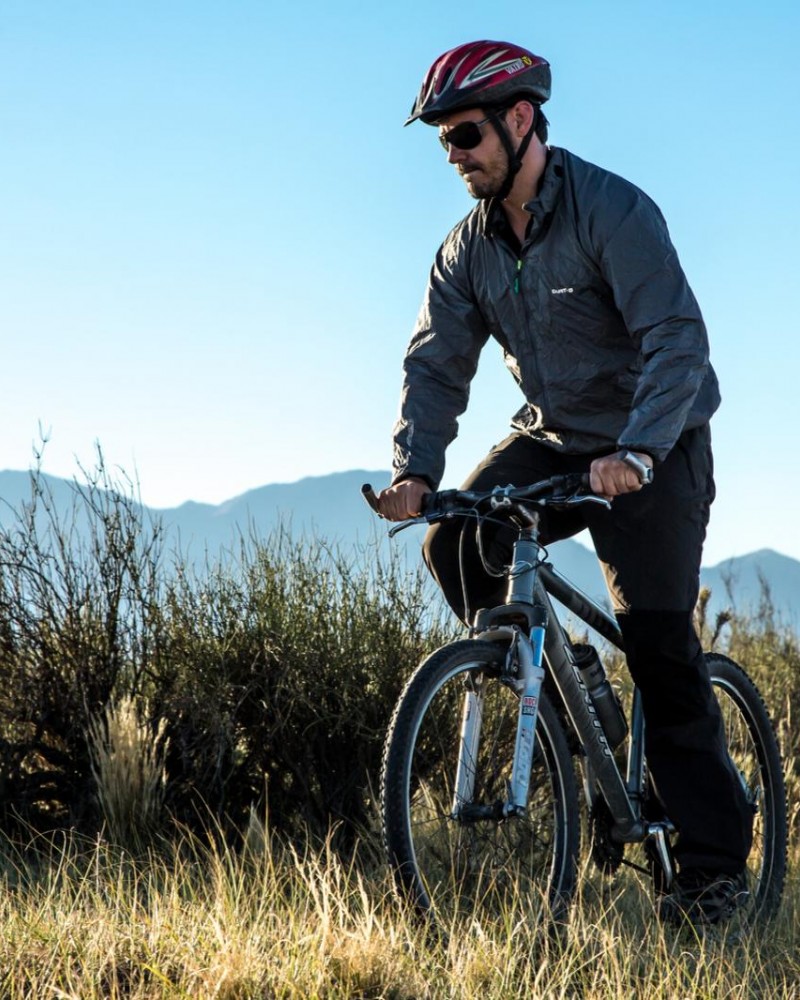 Mountain bike pelas trilhas de Chacras