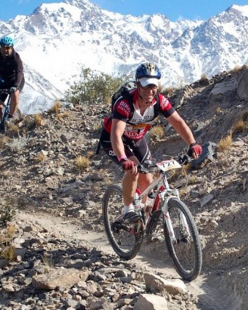 Mountain bike pelas trilhas de Chacras